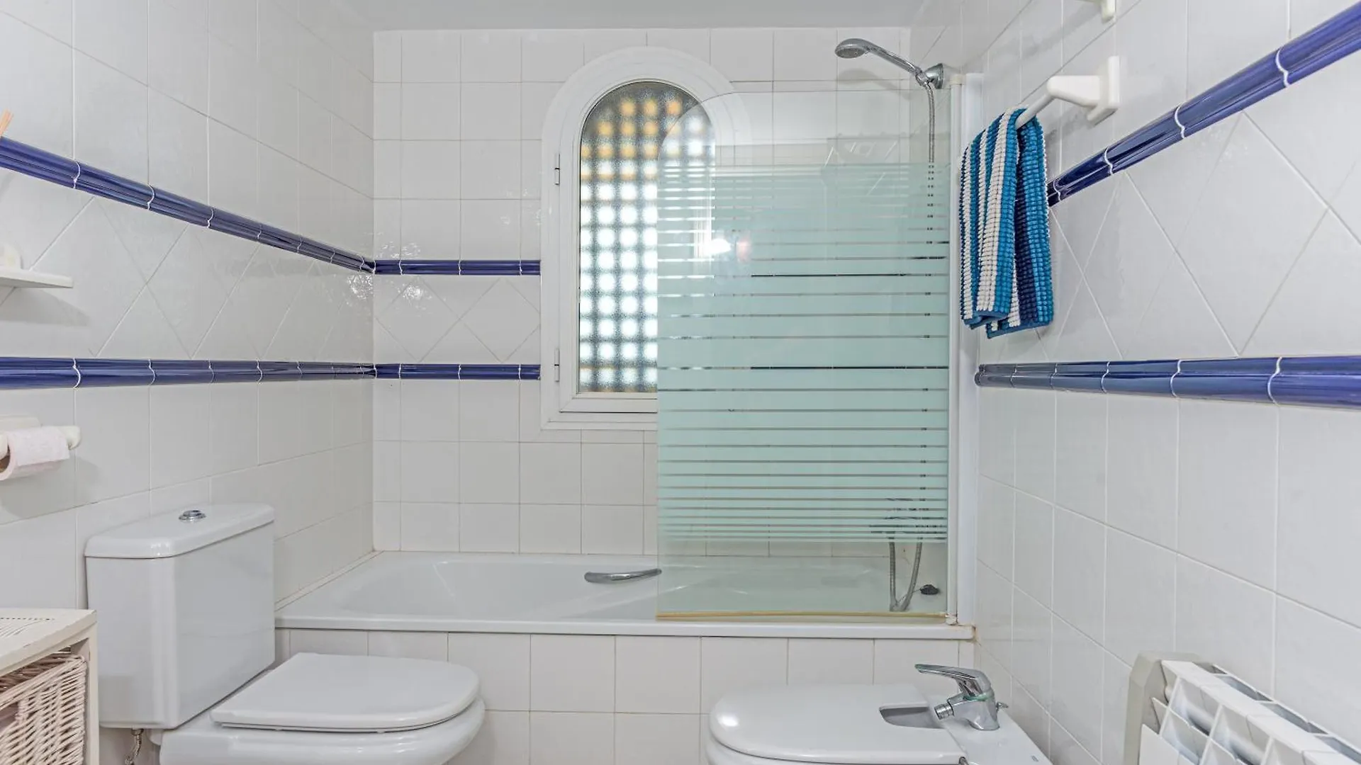 アパート Torrequebrada Beachfront Apartment, Costa Del Sol ベナルマデナ スペイン