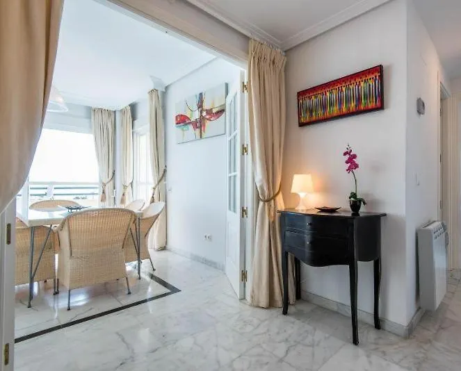 Torrequebrada Beachfront Apartment, Costa Del Sol ベナルマデナ 0*,  スペイン