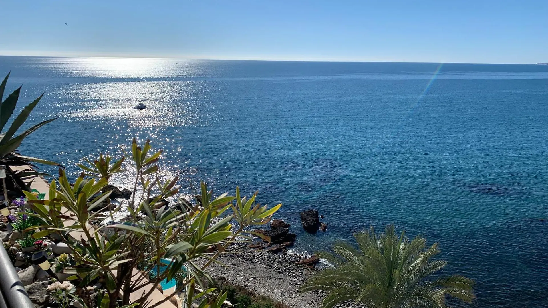 Torrequebrada Beachfront Apartment, Costa Del Sol ベナルマデナ 0*,  スペイン