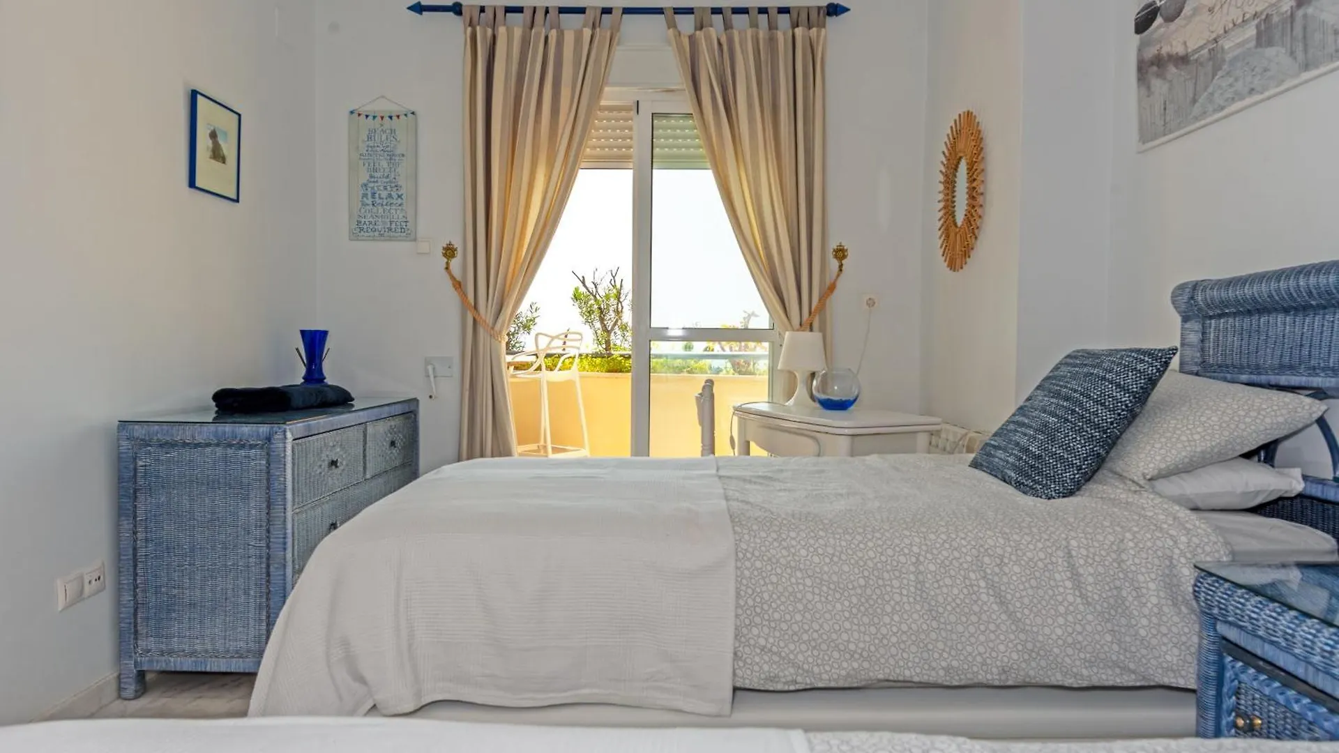 Torrequebrada Beachfront Apartment, Costa Del Sol ベナルマデナ 0*,