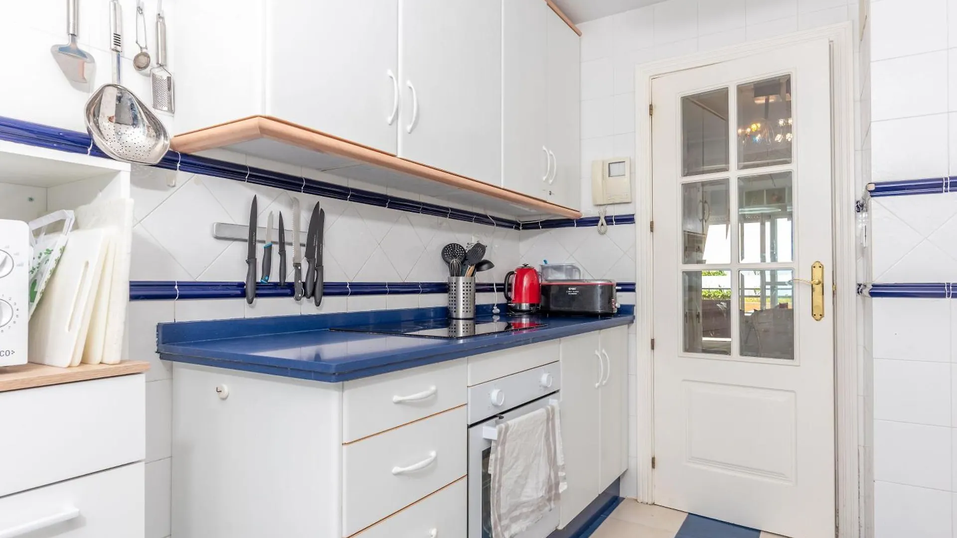 Torrequebrada Beachfront Apartment, Costa Del Sol Benalmádena