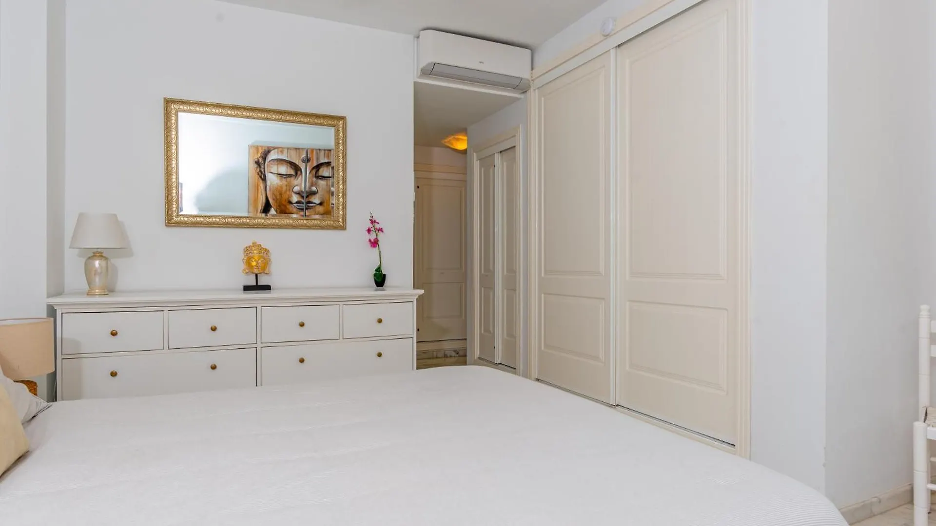 Torrequebrada Beachfront Apartment, Costa Del Sol Benalmádena