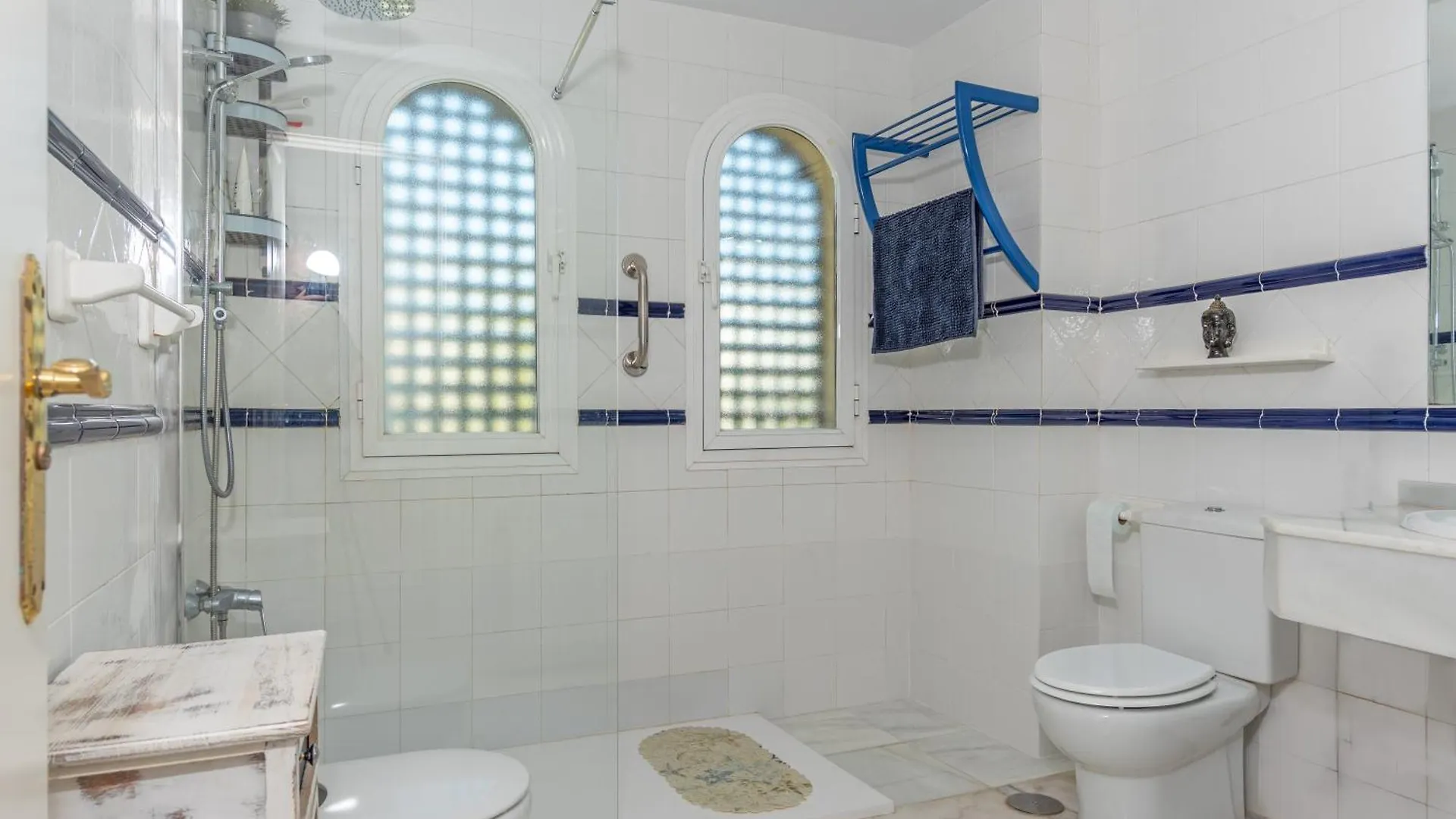 Torrequebrada Beachfront Apartment, Costa Del Sol Benalmádena