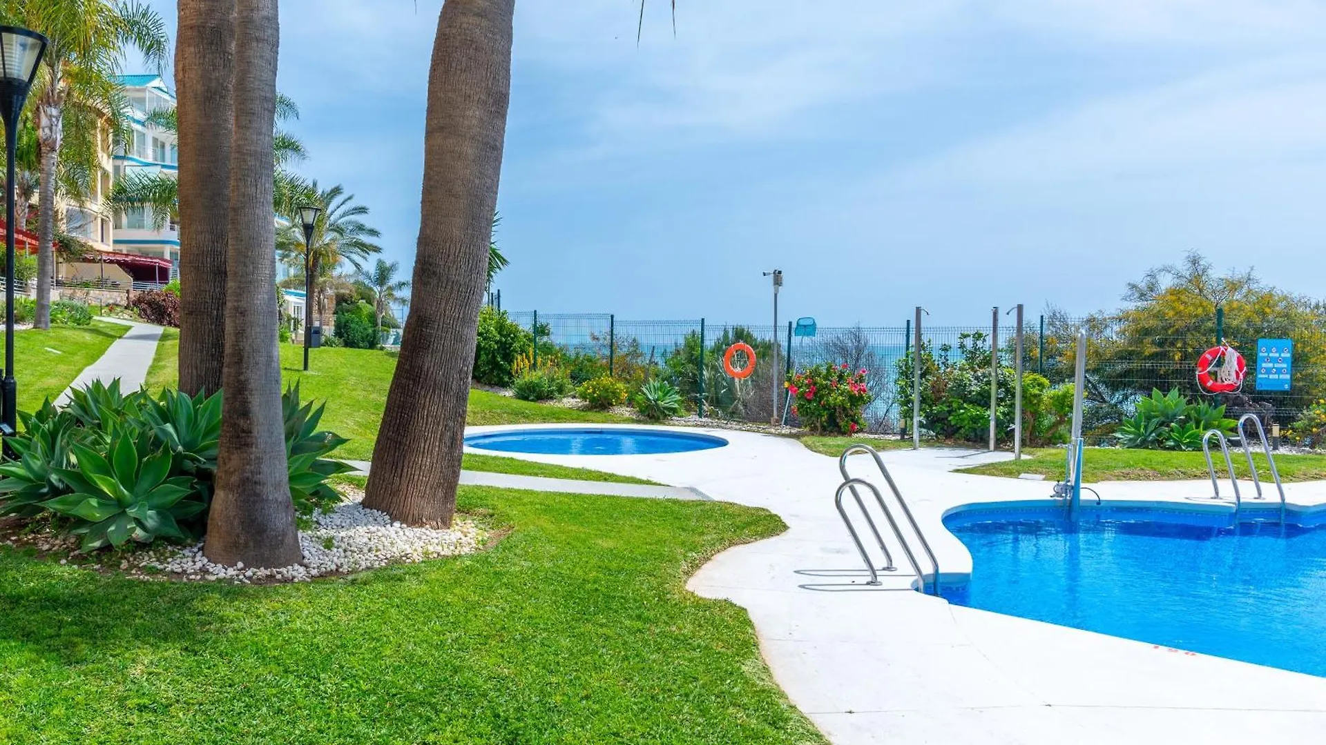 Torrequebrada Beachfront Apartment, Costa Del Sol Benalmádena