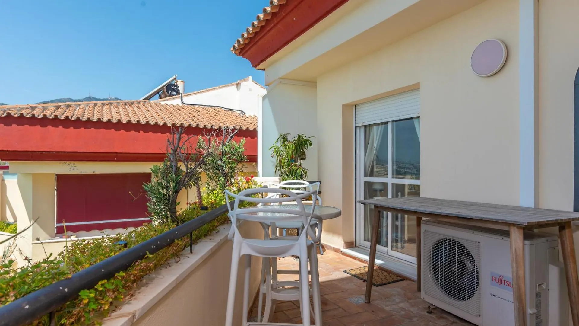 Torrequebrada Beachfront Apartment, Costa Del Sol Benalmádena Apartment