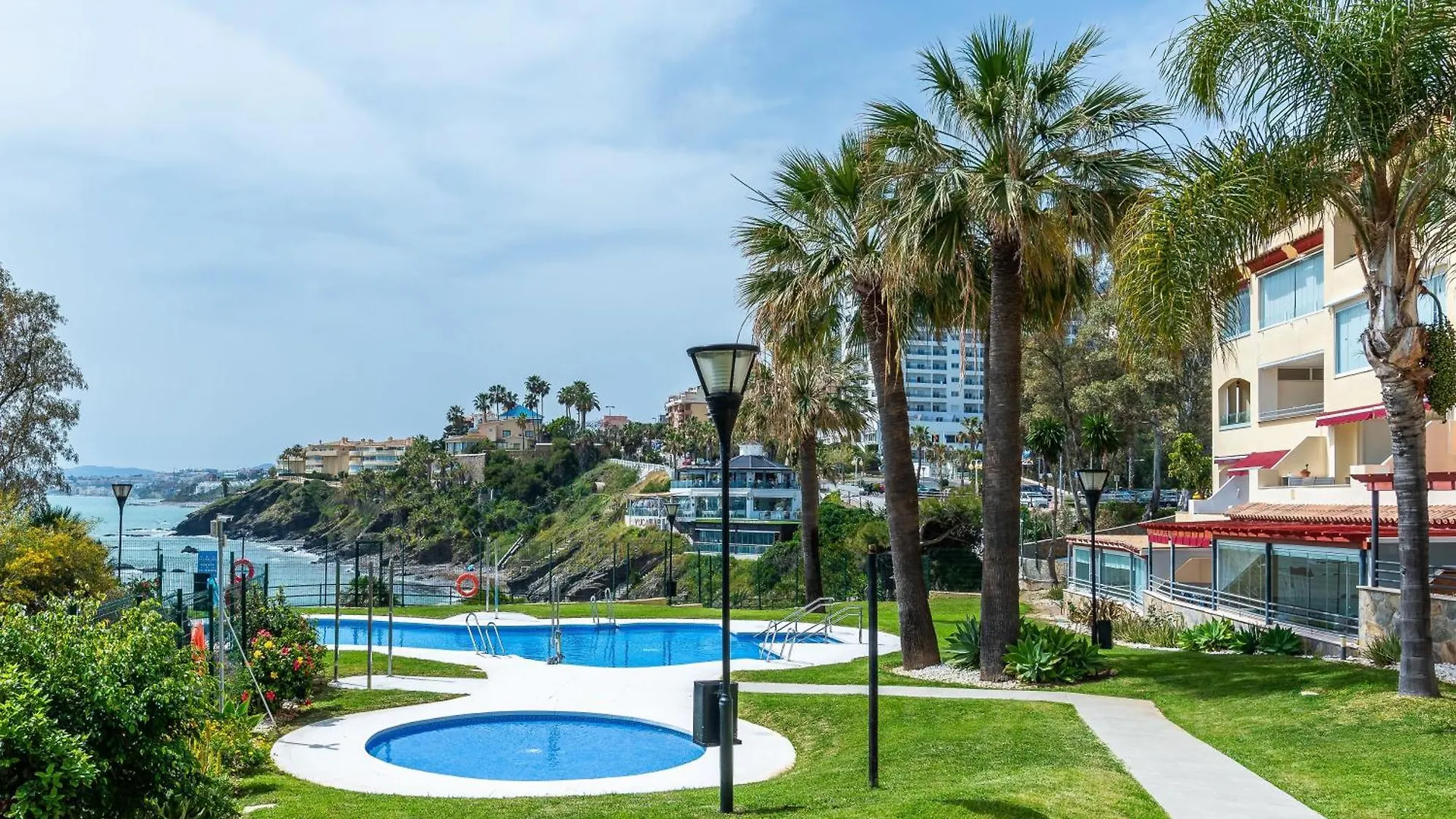 Torrequebrada Beachfront Apartment, Costa Del Sol Benalmádena Apartment
